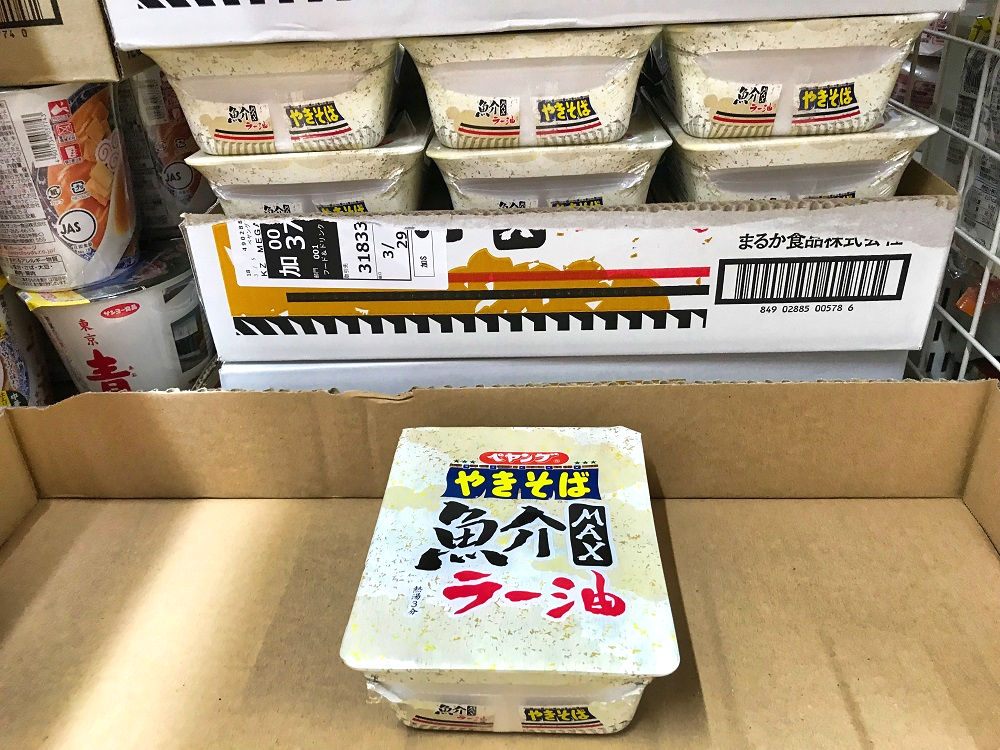MEGAドン・キホーテ成田店のカップ麺コーナー