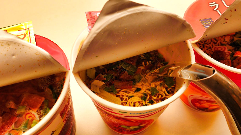 【実食レポ】コンビニのオリジナルカップ麺を食べ比べ！