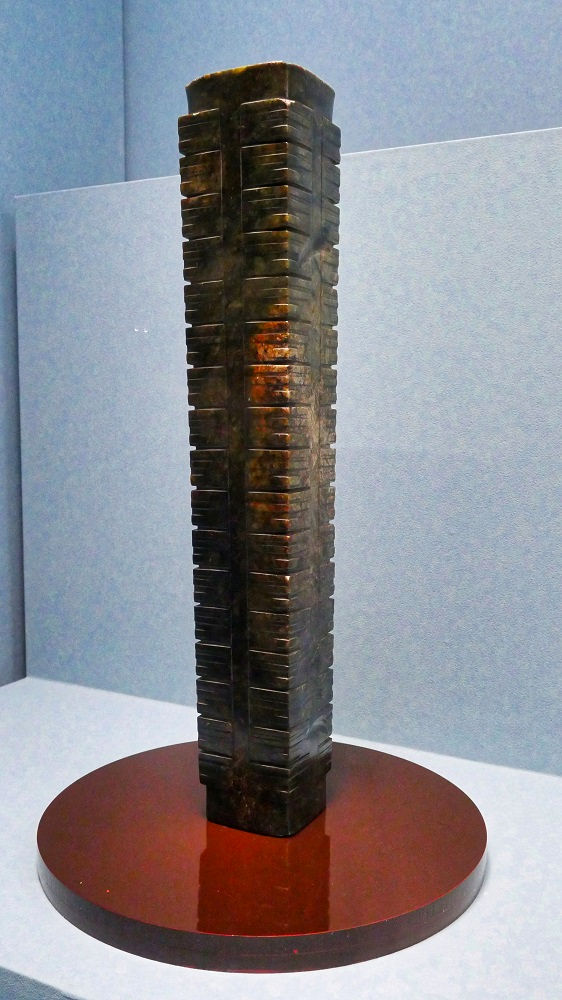 台湾国立故宮博物館玉の名品「玉琮」