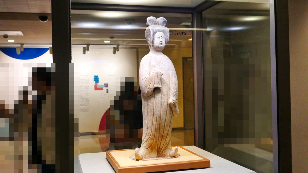 台湾国立故宮博物館、陶磁器の名品「灰陶加彩仕女俑」