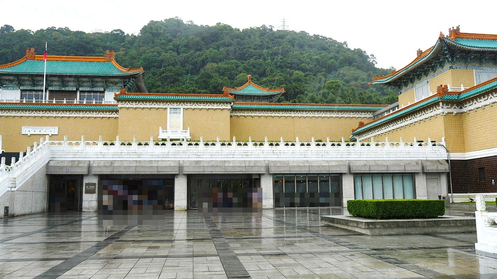 台湾国立故宮博物館の1F入口（右側）